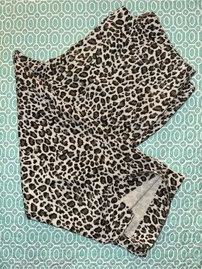 Chico's Leopard Print Capri in Cream & Black